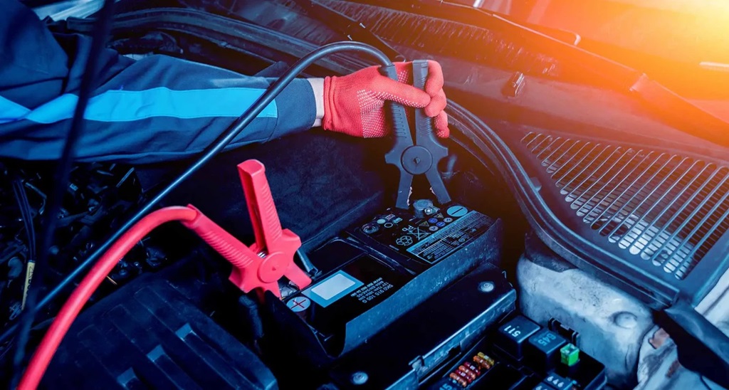 How do I know the life of my car battery?